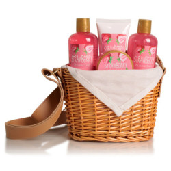 BOLSO DE MIMBRE. FRESAS